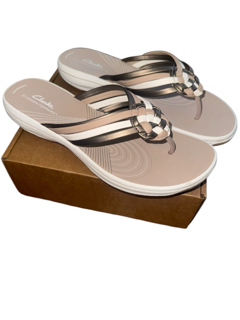 NWT Clarks Breeze Metallic Beige and White Braided Thong/flip-flop Sandals - Picture 2 of 8